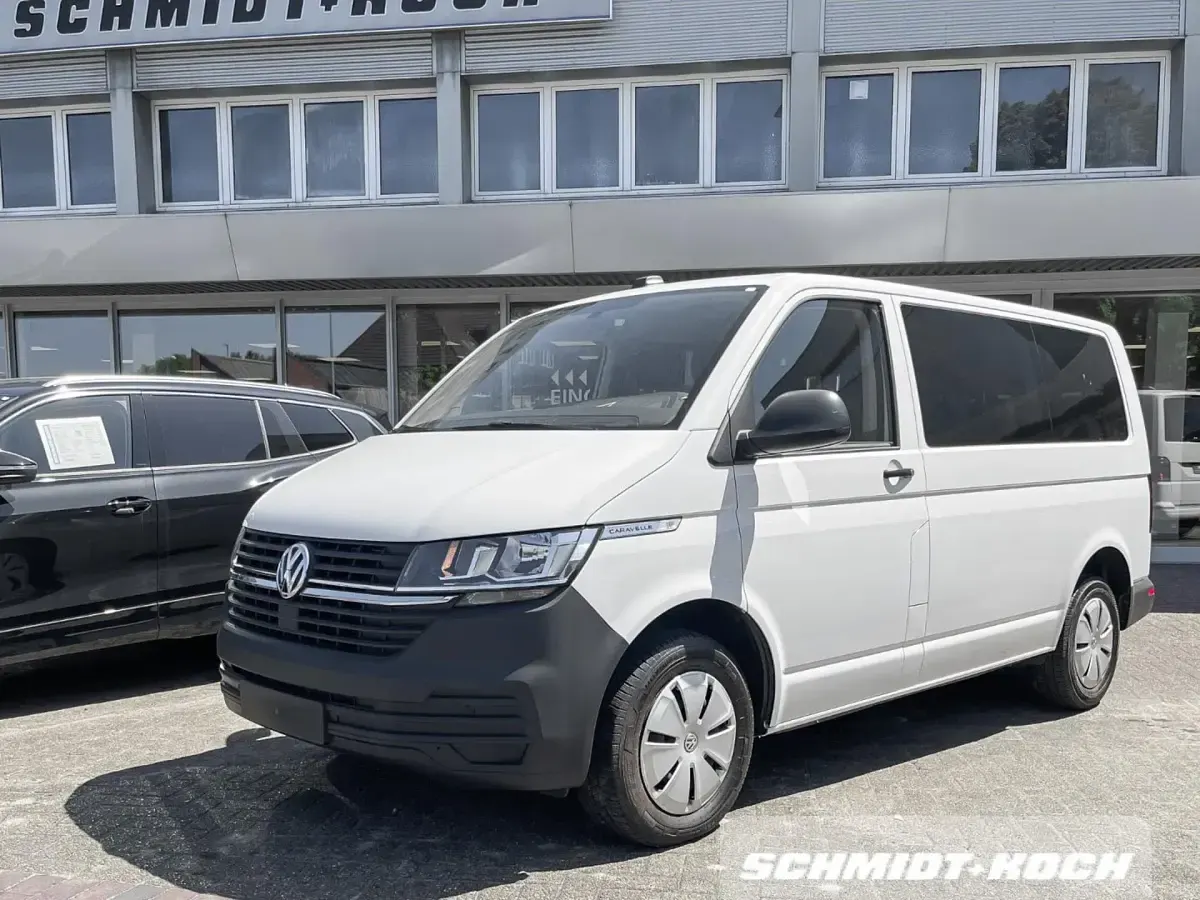 Gebraucht VW Caravelle Trendline 150 PS (110 kW) 2022 Candyweiß (weiß) Van