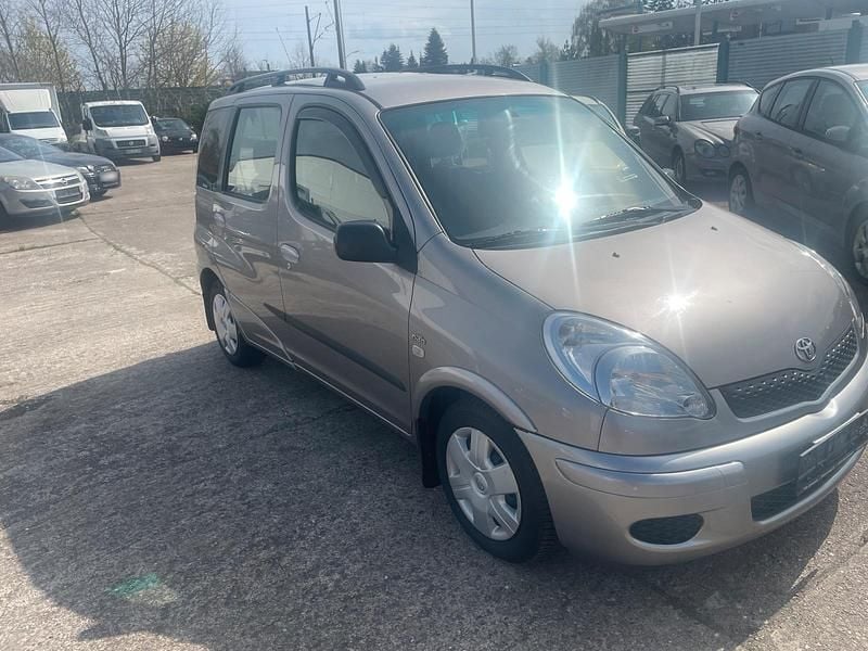 Gebraucht Toyota Yaris 75 PS (55 kW) 2004 Silber Kombi