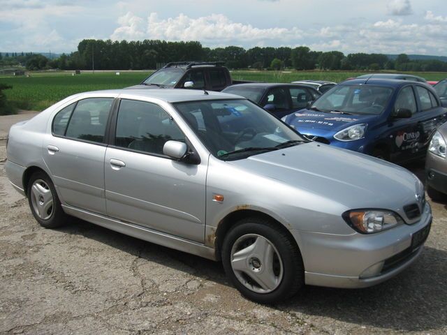 Silber metallic Gebraucht 2001 Nissan Primera Limousine | 1.800 € (Etwas zu teuer) - Bild 1/4