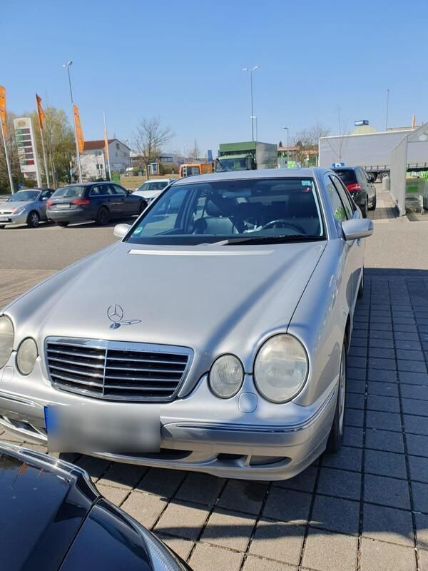 Silber Gebraucht 2001 Mercedes E430 Avantgarde Limousine | 4.300 € (Superpreis) - Bild 1/4