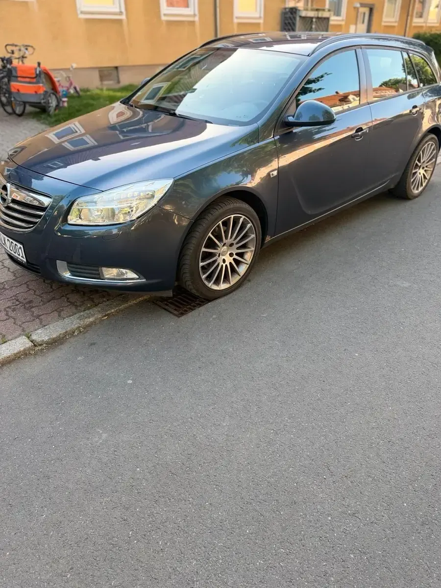 Gebraucht Opel Insignia 130 PS (95 kW) 2009 Blau Kombi