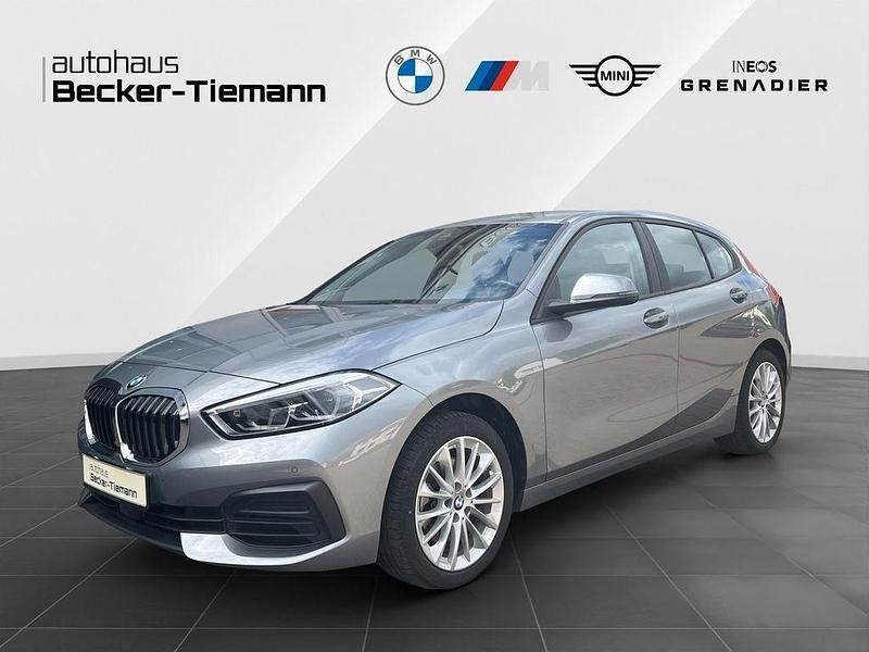 Skyscraper grau Gebraucht 2022 BMW 118 Advantage Kleinwagen | 23.687 € (Fairer Preis) - Bild 1/4