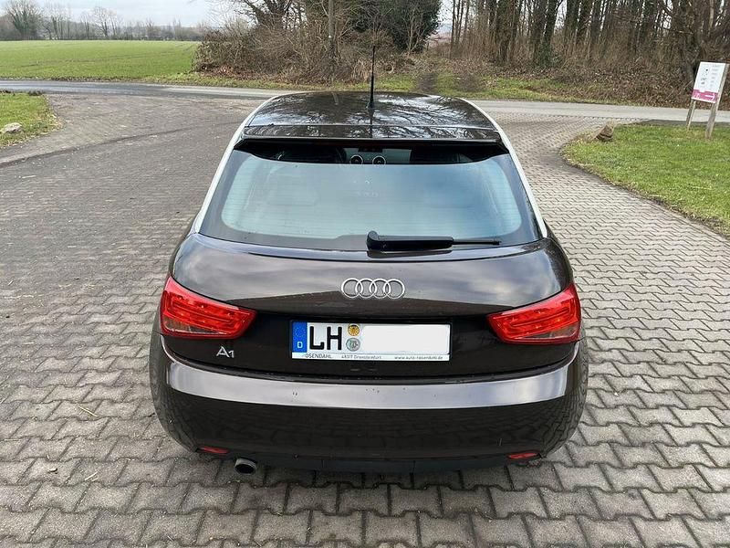 Gebraucht Audi A1 Attraction 86 PS (63 kW) 2011 Braun Kleinwagen
