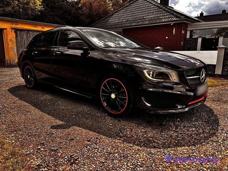 Schwarz Gebraucht 2017 Mercedes CLA200 Shooting Brake AMG line Kombi | 16.800 € (Guter Preis) - Bild 1/4