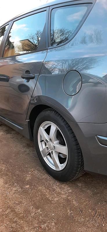 Gebraucht Hyundai i30 110 PS (80 kW) 2010 Grau Kombi