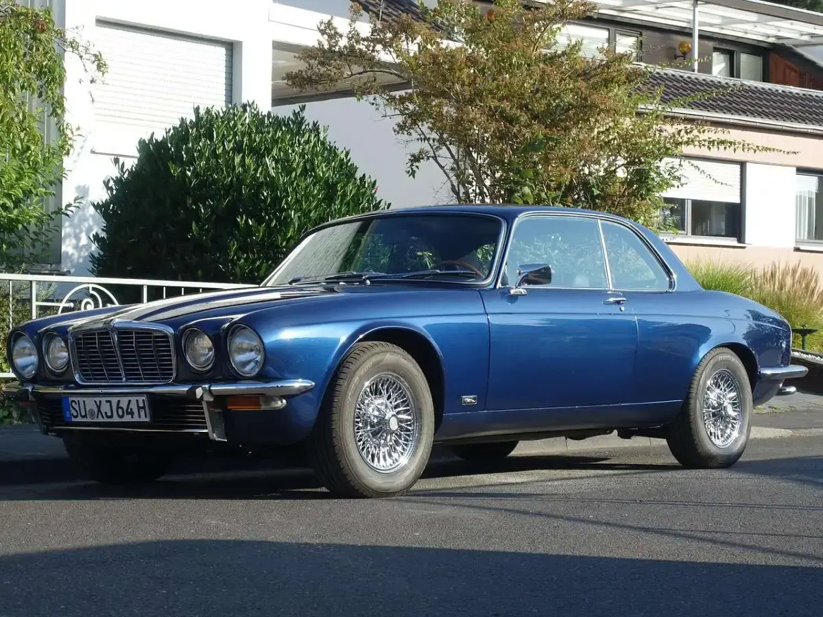 Gebraucht Jaguar XJ6 163 PS (119 kW) 1976 Blau Limousine