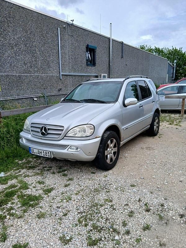 Grau Gebraucht 2005 Mercedes ML270 SUV | 5.500 € (Fairer Preis) - Bild 1/4