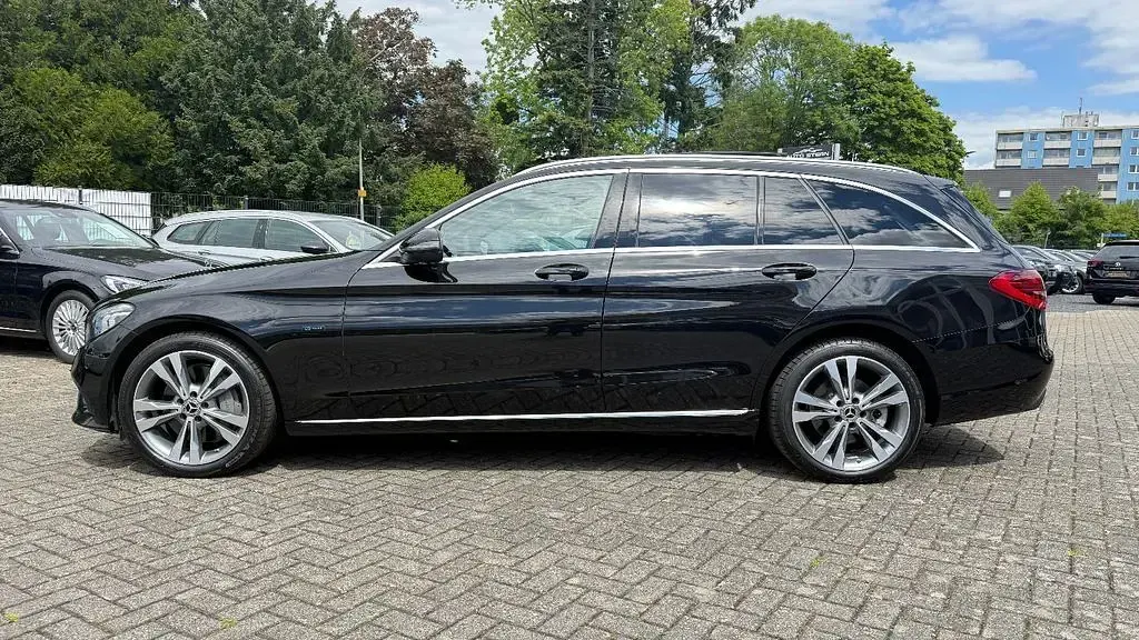 Gebraucht Mercedes C300e 194 PS (142 kW) 2021 Schwarz Limousine