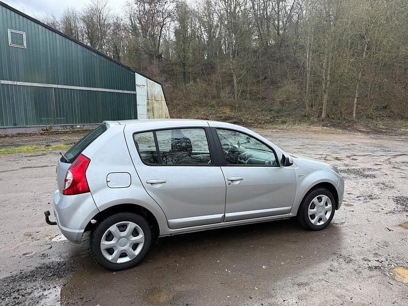 Gebraucht Dacia Sandero 87 PS (63 kW) 2010 Silber Kleinwagen