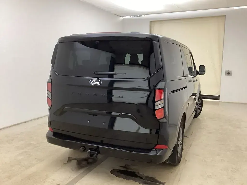 Gebraucht Ford Tourneo Titanium 136 PS (100 kW) 2025 Schwarz Van / Kleinbus