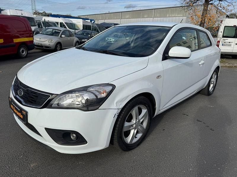 Weiß Gebraucht 2012 Kia ProCeed Edition 7 Kleinwagen | 2.700 € (Superpreis) - Bild 1/4