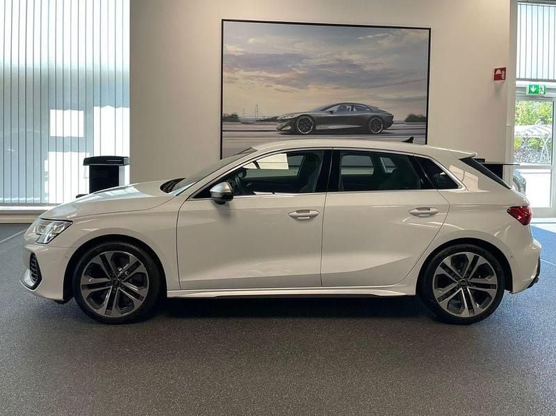 Gebraucht Audi S3 Sport 333 PS (244 kW) 2024 Weiß Limousine