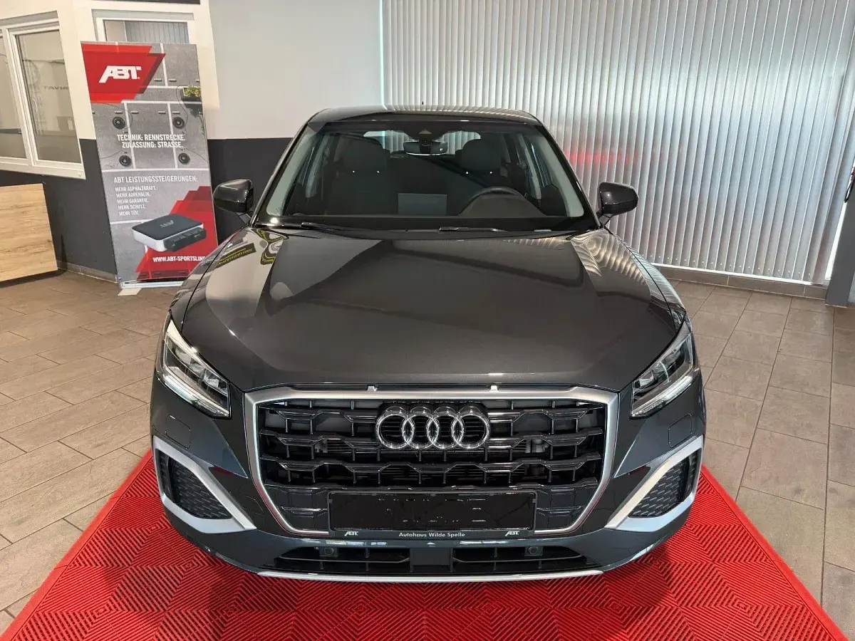 Używany Audi Q2 Advanced 150 KM (110 kW) 2024 Szary SUV