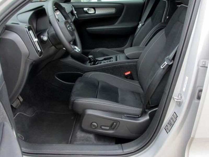 Gebraucht Volvo XC40 Core 163 PS (119 kW) 2024 Silber SUV