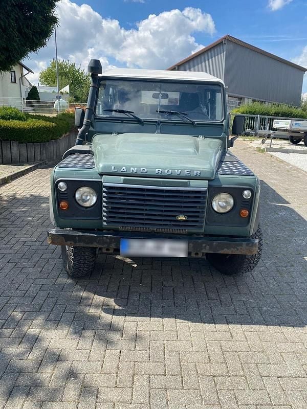 Gebraucht Land Rover Defender 122 PS (89 kW) 2010 Grün Pickup