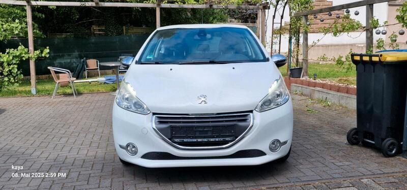 Weiß Gebraucht 2013 Peugeot 208 Kleinwagen | 3.000 € (Guter Preis) - Bild 1/4