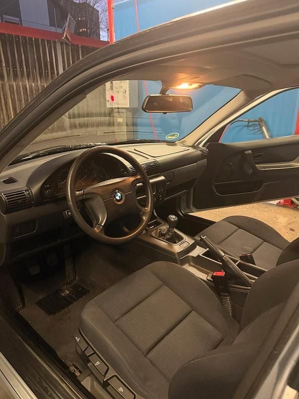 Gebraucht BMW 316 Basis 102 PS (75 kW) 1997 Silber Coupé