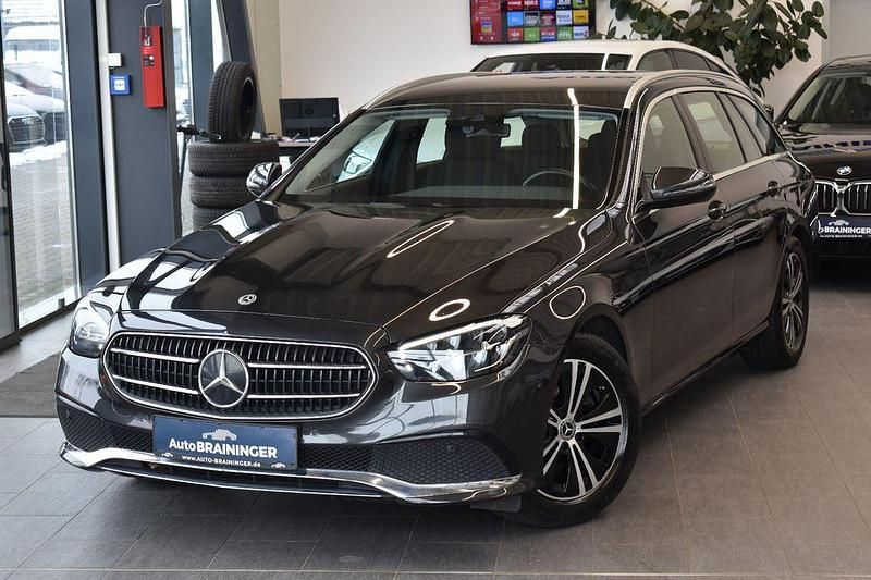 Grau Gebraucht 2022 Mercedes E200 Avantgarde Limousine | 25.750 € (Guter Preis) - Bild 1/4