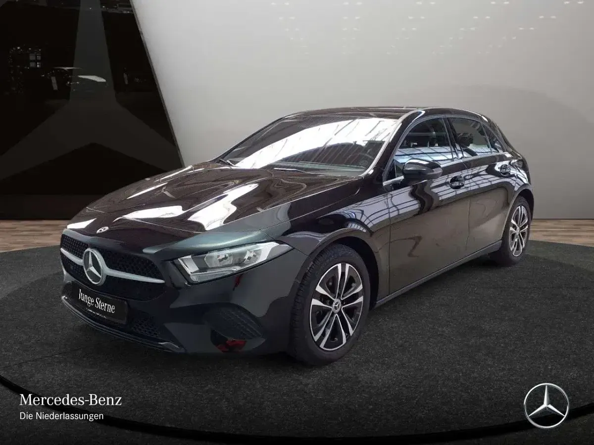 Gebraucht Mercedes A250 218 PS (160 kW) 2023 Nachtschwarz Limousine