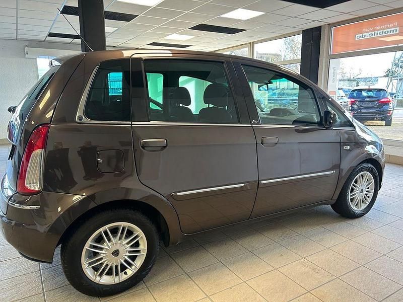 Gebraucht Lancia Musa 95 PS (69 kW) 2011 Braun Van / Kleinbus