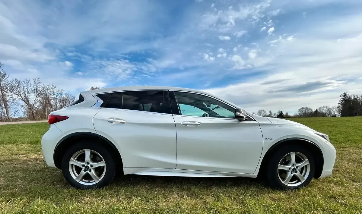 Gebraucht Infiniti Q30 170 PS (125 kW) 2016 Weiß Limousine