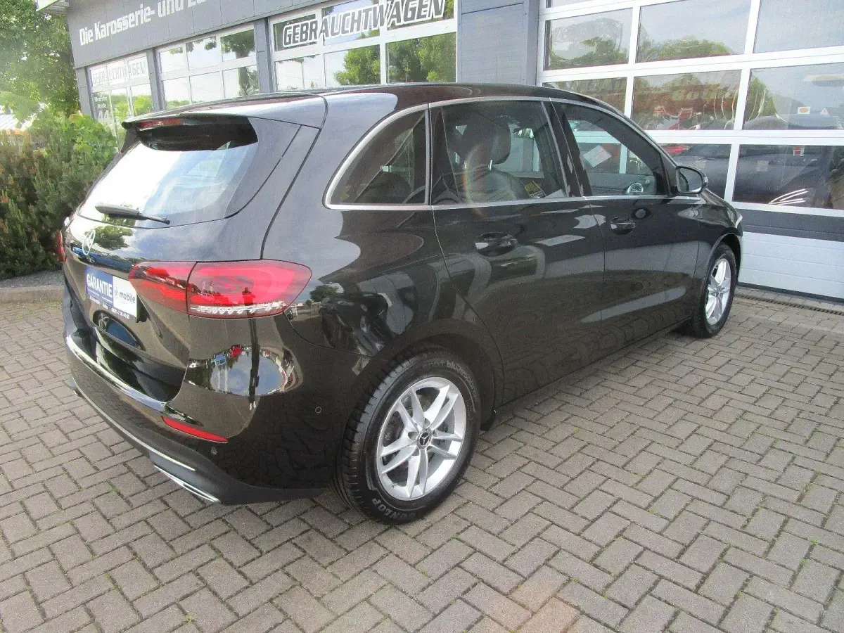 Gebraucht Mercedes 200 Progressive 150 PS (110 kW) 2019 Schwarz Limousine