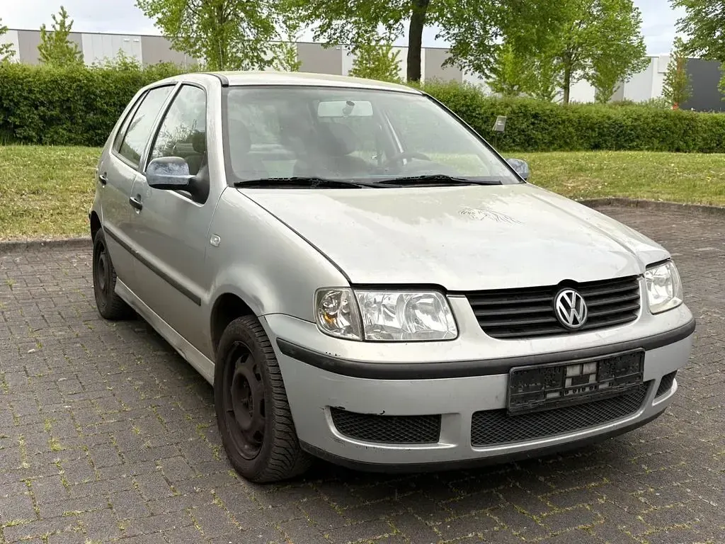 Second-hand VW Polo Edition 75 CP (55 kW) 2000 Gri Berlinǎ