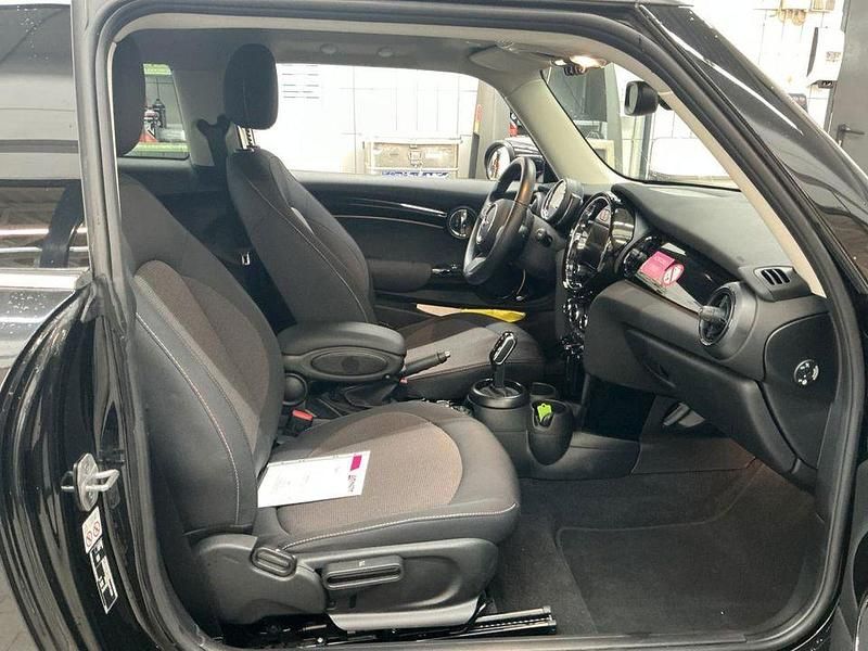 Gebraucht Mini Cooper Essential 136 PS (100 kW) 2024 Schwarz Kleinwagen