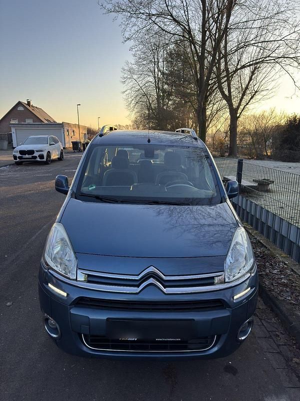 Blau Gebraucht 2015 Citroën Berlingo Van / Kleinbus | 4.900 € (Guter Preis) - Bild 1/4