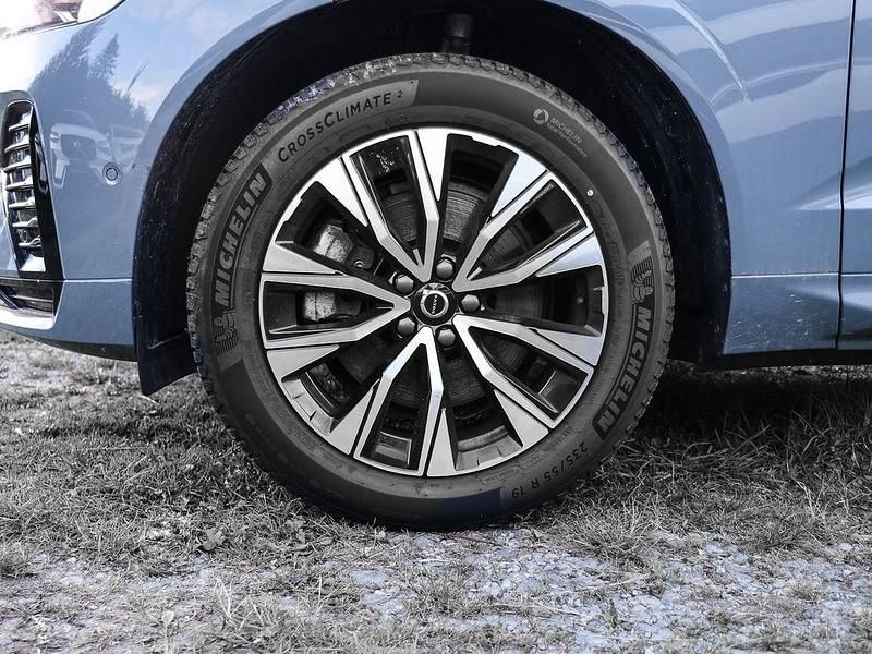 Gebraucht Volvo XC60 Plus 250 PS (183 kW) 2023 Thunder grey / metallic (grau) SUV