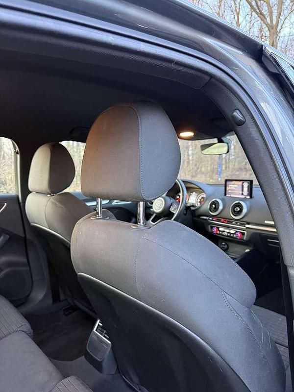 Gebraucht Audi A3 Sport 116 PS (85 kW) 2019 Grau Limousine