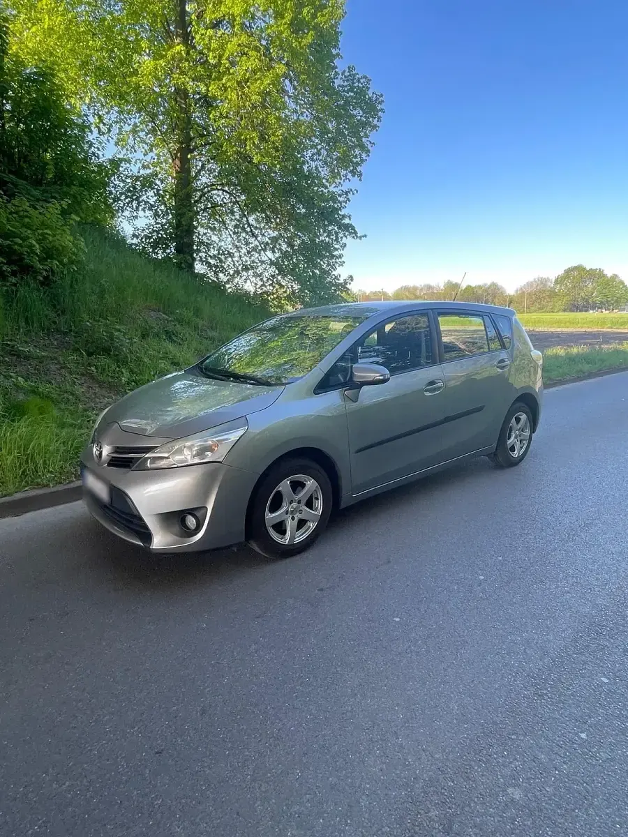 Gebraucht Toyota Verso 124 PS (91 kW) 2013 Grau Van / Kleinbus