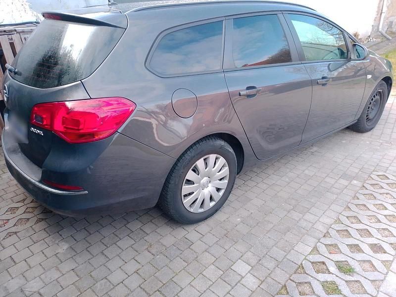 Gebraucht Opel Astra 110 PS (80 kW) 2014 Grau Kombi