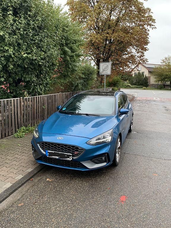 Blau Gebraucht 2020 Ford Focus ST Kombi | 25.499 € (Fairer Preis) - Bild 1/4