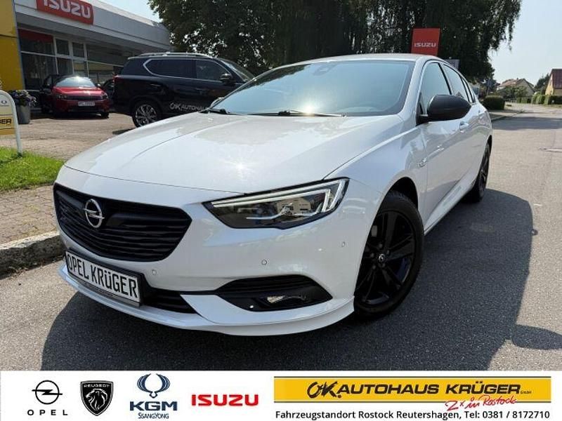 Weiß Gebraucht 2018 Opel Insignia Dynamic Limousine | 17.900 € (Fairer Preis) - Bild 1/4