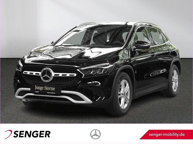 Gebraucht Mercedes GLA200 163 PS (119 kW) 2024 Unilack nachtschwarz SUV