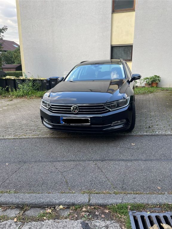 Schwarz Gebraucht 2018 VW Passat Comfortline Kombi | 17.900 € (Fairer Preis) - Bild 1/4
