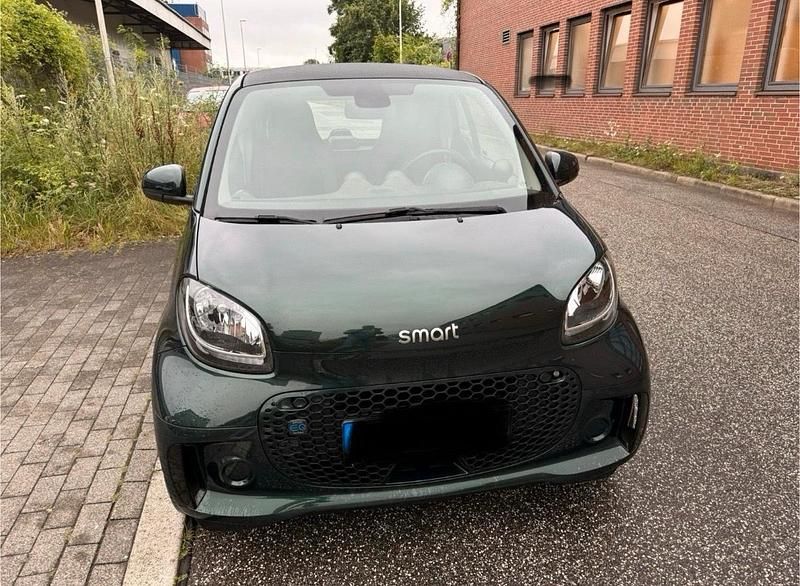 Grün Gebraucht 2021 Smart ForTwo Electric Drive Kleinwagen | 7.200 € (Fairer Preis) - Bild 1/4