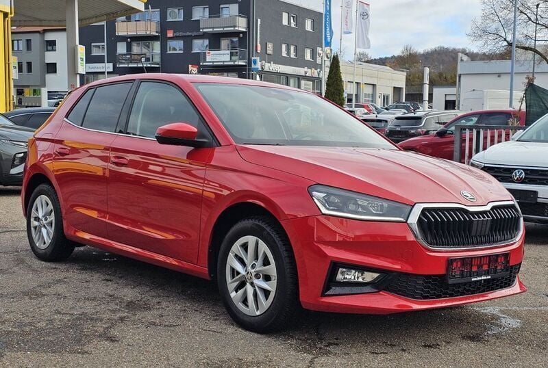 Rot Gebraucht 2023 Skoda Fabia Style Kleinwagen | 18.950 € (Superpreis) - Bild 1/4