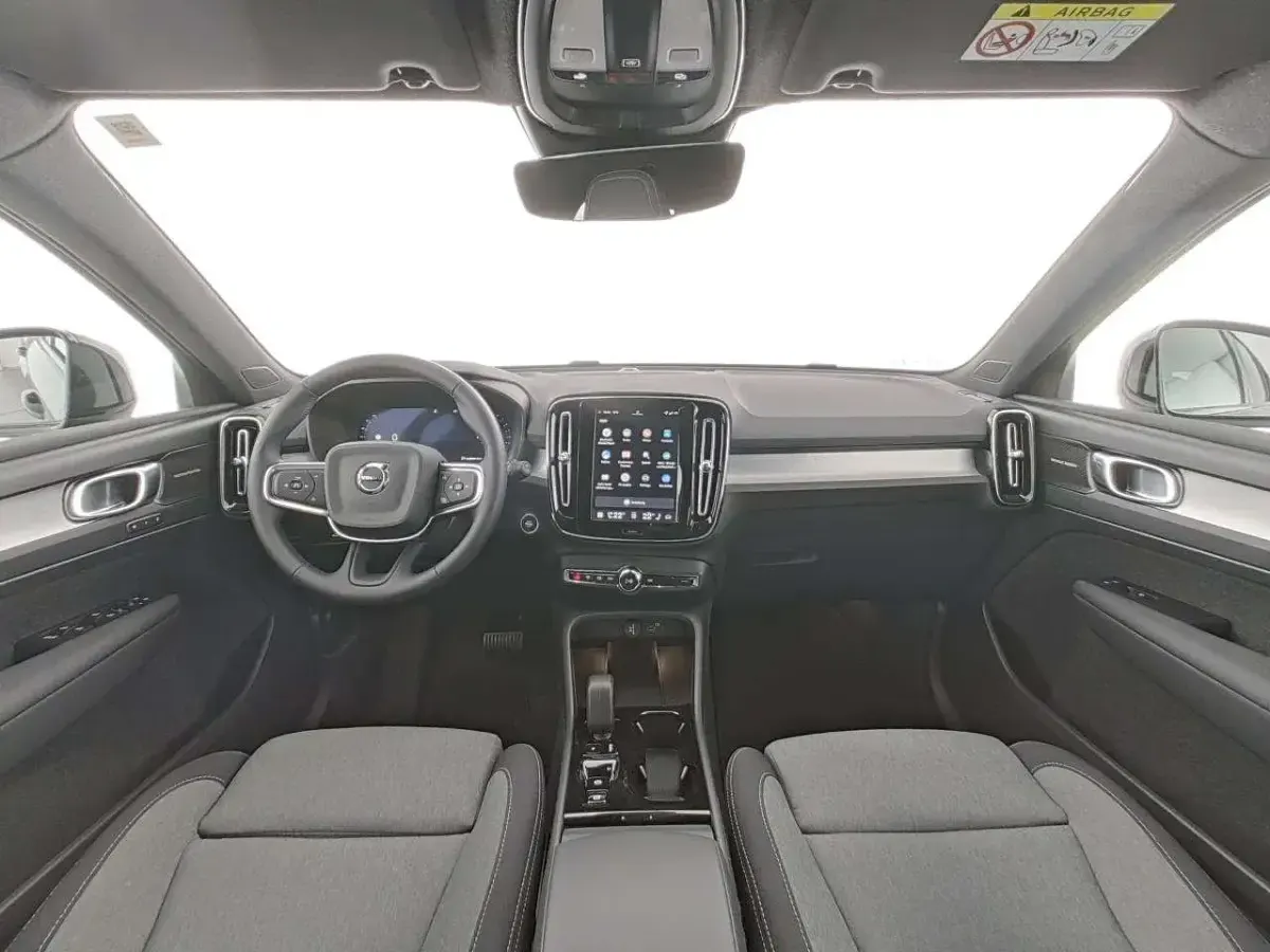 Gebraucht Volvo XC40 Plus 163 PS (119 kW) 2025 Schwarz SUV
