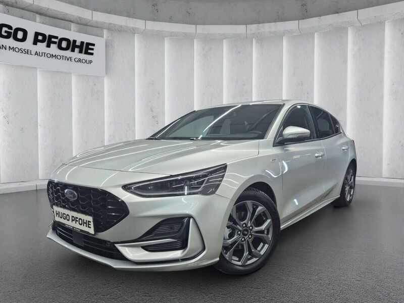 Moondust silver metallic Gebraucht 2024 Ford Focus ST-Line X Limousine | 26.340 € (Fairer Preis) - Bild 1/4