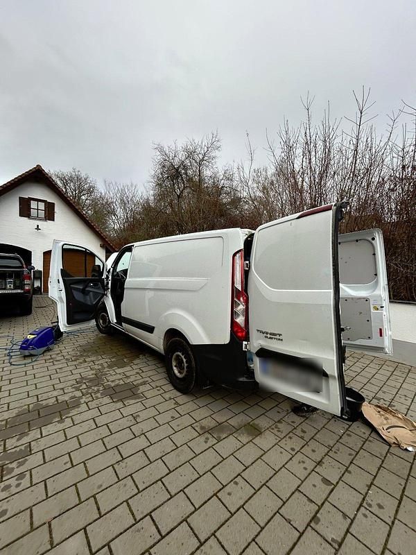 Weiß Gebraucht 2016 Ford Transit Custom Van / Kleinbus | 8.250 € - Bild 1/4