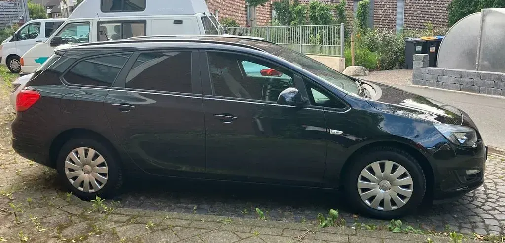 Gebraucht Opel Astra Edition 116 PS (85 kW) 2016 Schwarz Kombi
