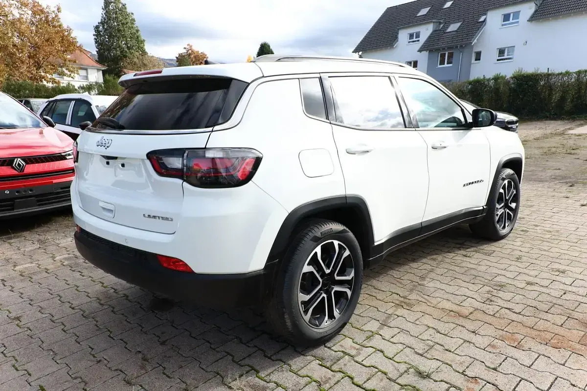 Gebraucht Jeep Compass Limited 131 PS (96 kW) 2022 Alpine white SUV