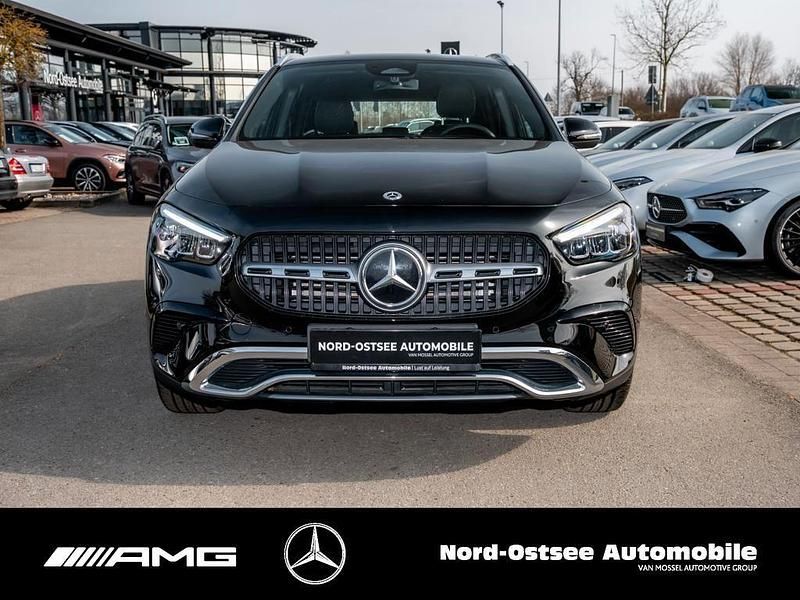 Gebraucht Mercedes GLA200 Progressive 150 PS (110 kW) 2025 Metalliclack kosmosschwarz SUV