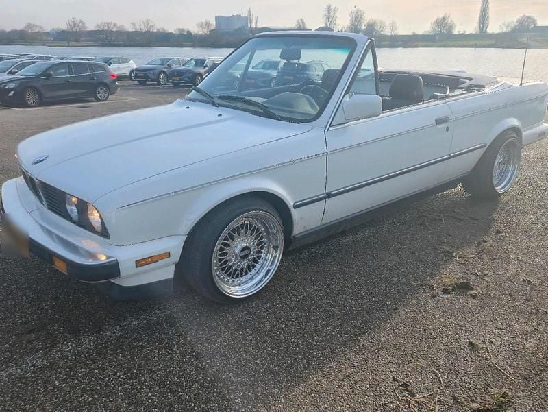 Gebraucht BMW 325 Cabriolet Performance 171 PS (125 kW) 1987 Weiß Cabrio