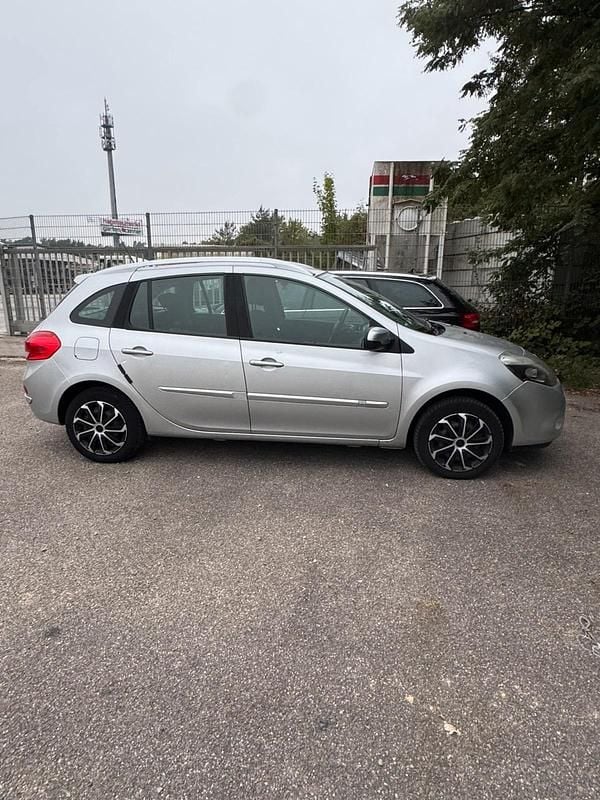 Silber Gebraucht 2010 Renault Clio GrandTour Kombi | 5.500 € - Bild 1/4