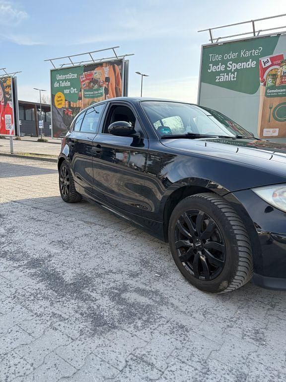 Gebraucht BMW 116 122 PS (89 kW) 2007 Schwarz Kleinwagen