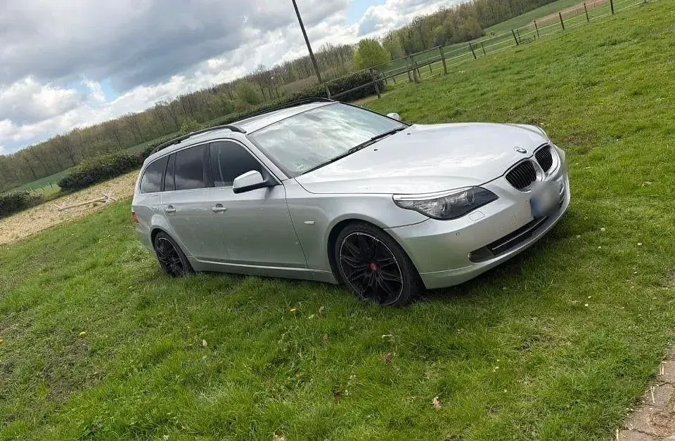 Gebraucht BMW 523 Exclusive 190 PS (139 kW) 2009 Silber Kombi