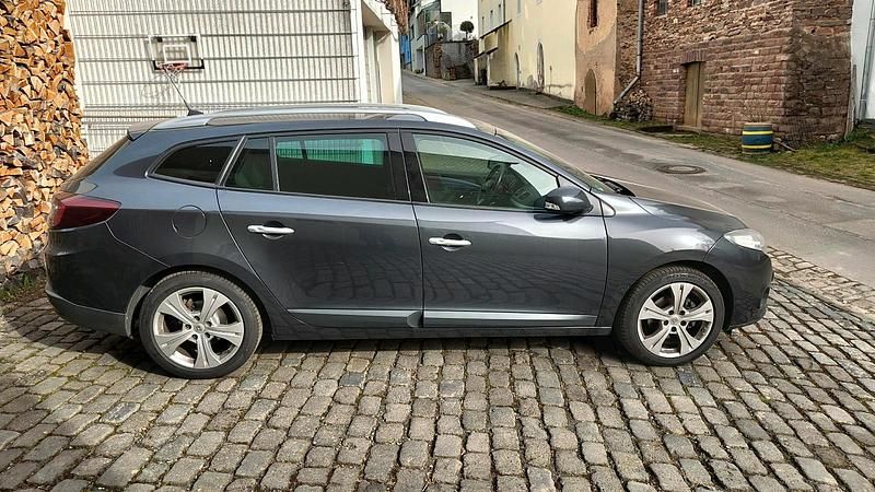 Gebraucht Renault Mégane III 106 PS (77 kW) 2012 Schwarz Kombi